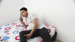 Le hago una llamada a mi amiga para que venga a casa a cambio de follarmela por un favor de dinero HISTORIA COMPLETA - 2 image