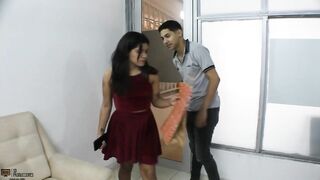 Llamo al chico de citas para que llegue a mi casa a follarme ya que ando bien caliente PARTE 1 - 3 image