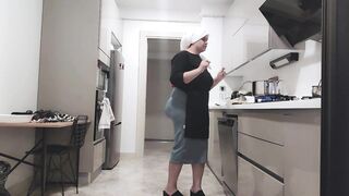 I love watching my stepmother at work - 3 image