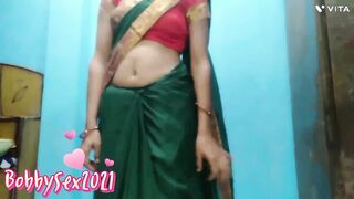 Sex enjoy moment with boyfriend when her husband went to office