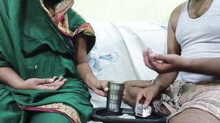 Desi bhabhi apane sasur ke liye dawai lekar shi tabhi sasur ne choda - 2 image