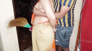 morning me hot step mom ko choda while she cleaning home