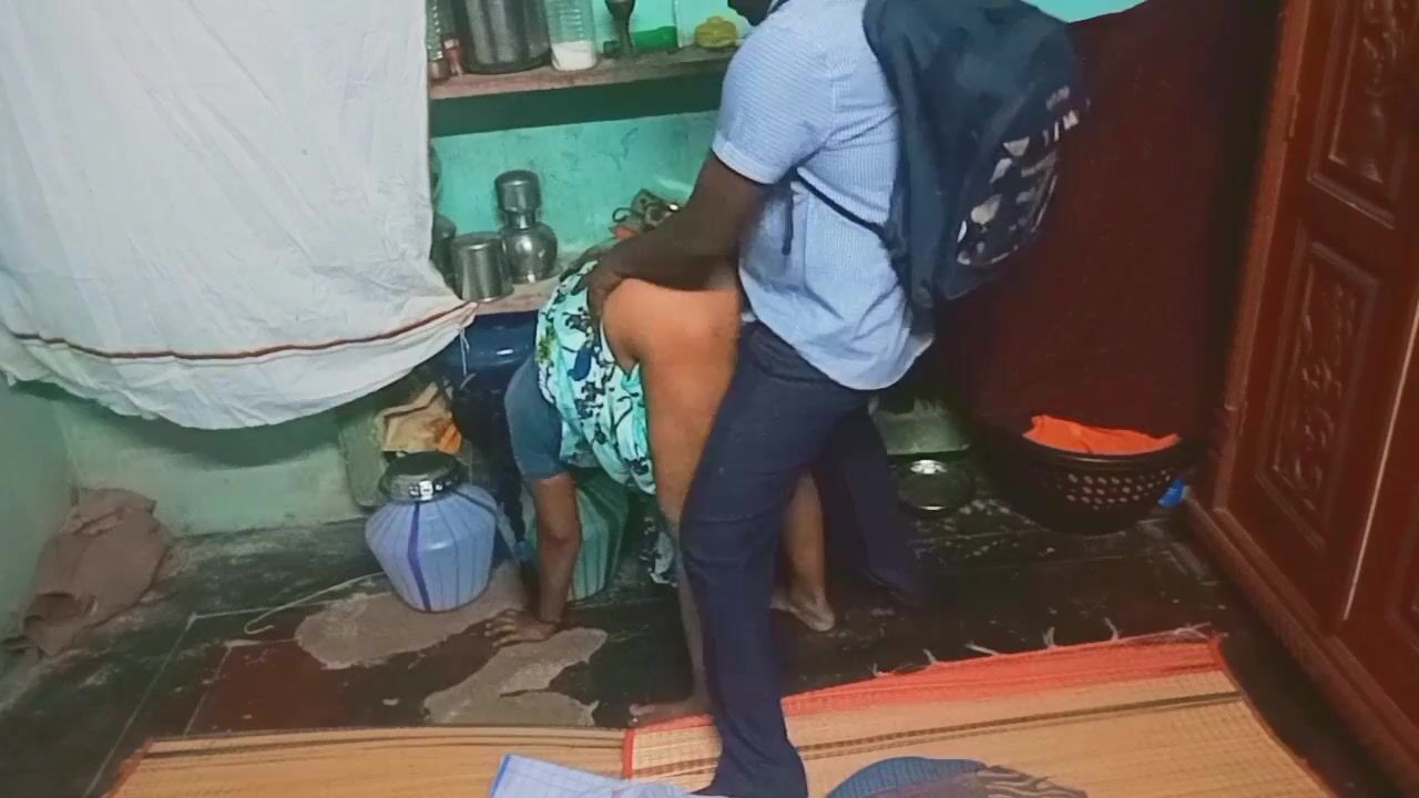 Indian student with aunty sex in home watch online