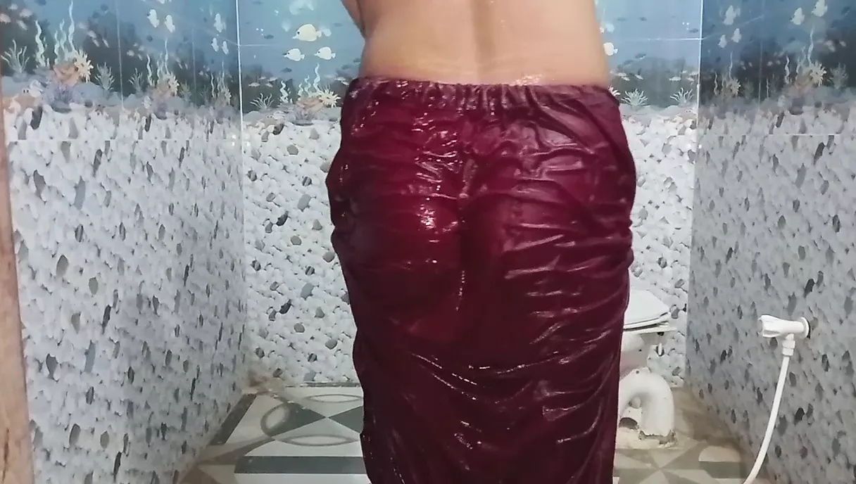 Indian young bhabhi bathing in petticoat bath watch online