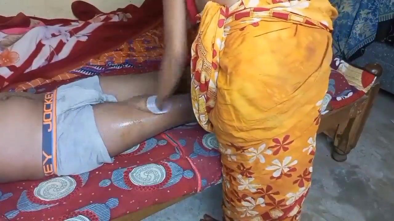 Deshi bhabhi Thai massage Hindi sex video watch online